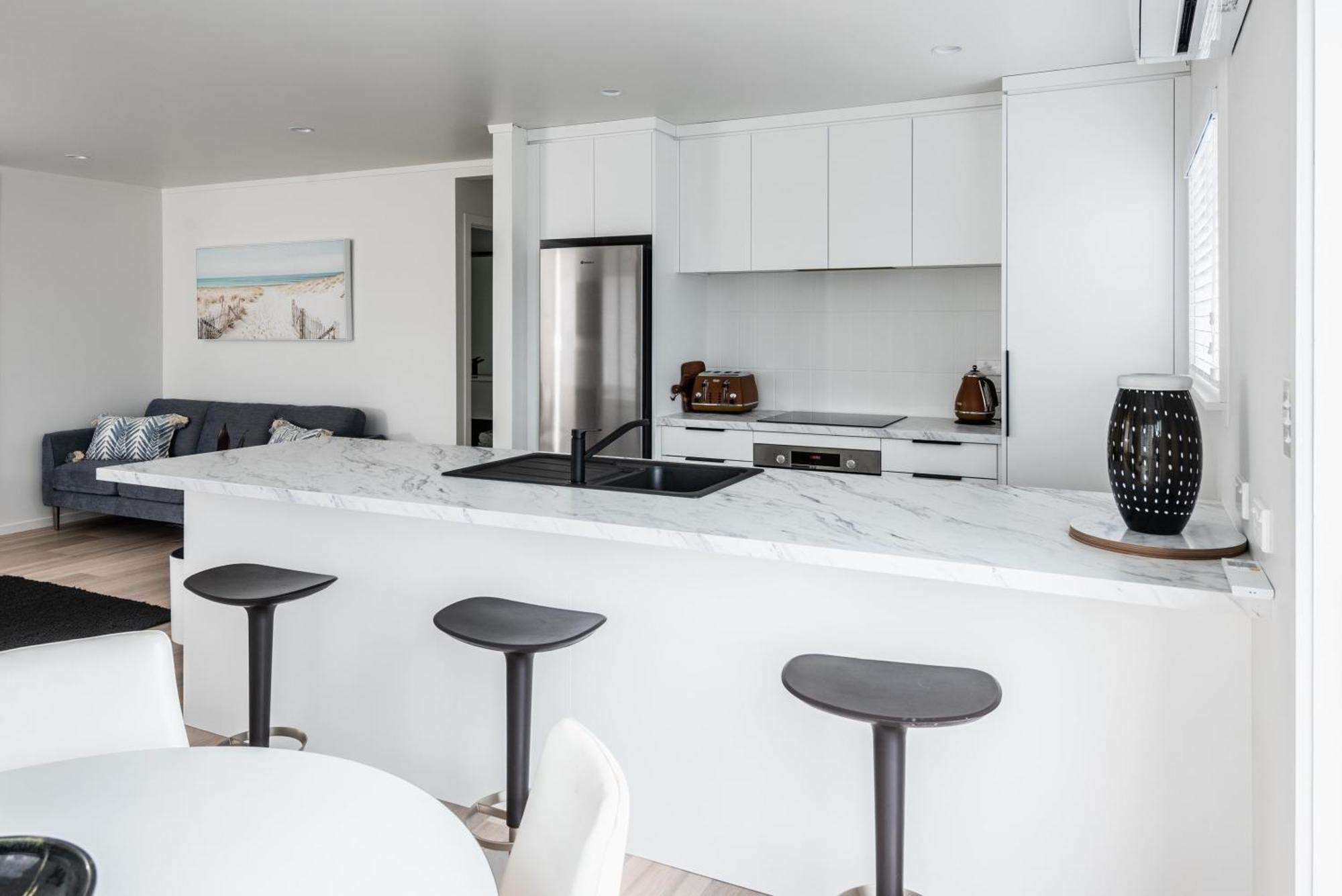 Awesome Beach House On Oceanview Road Маунт-Маунгани Экстерьер фото