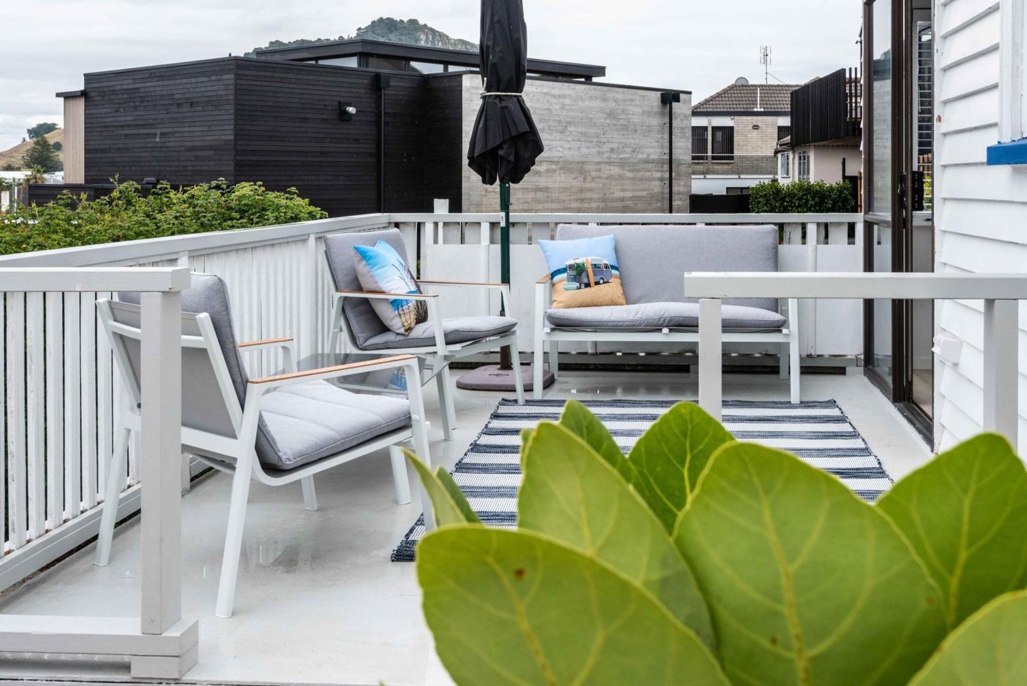 Awesome Beach House On Oceanview Road Маунт-Маунгани Экстерьер фото