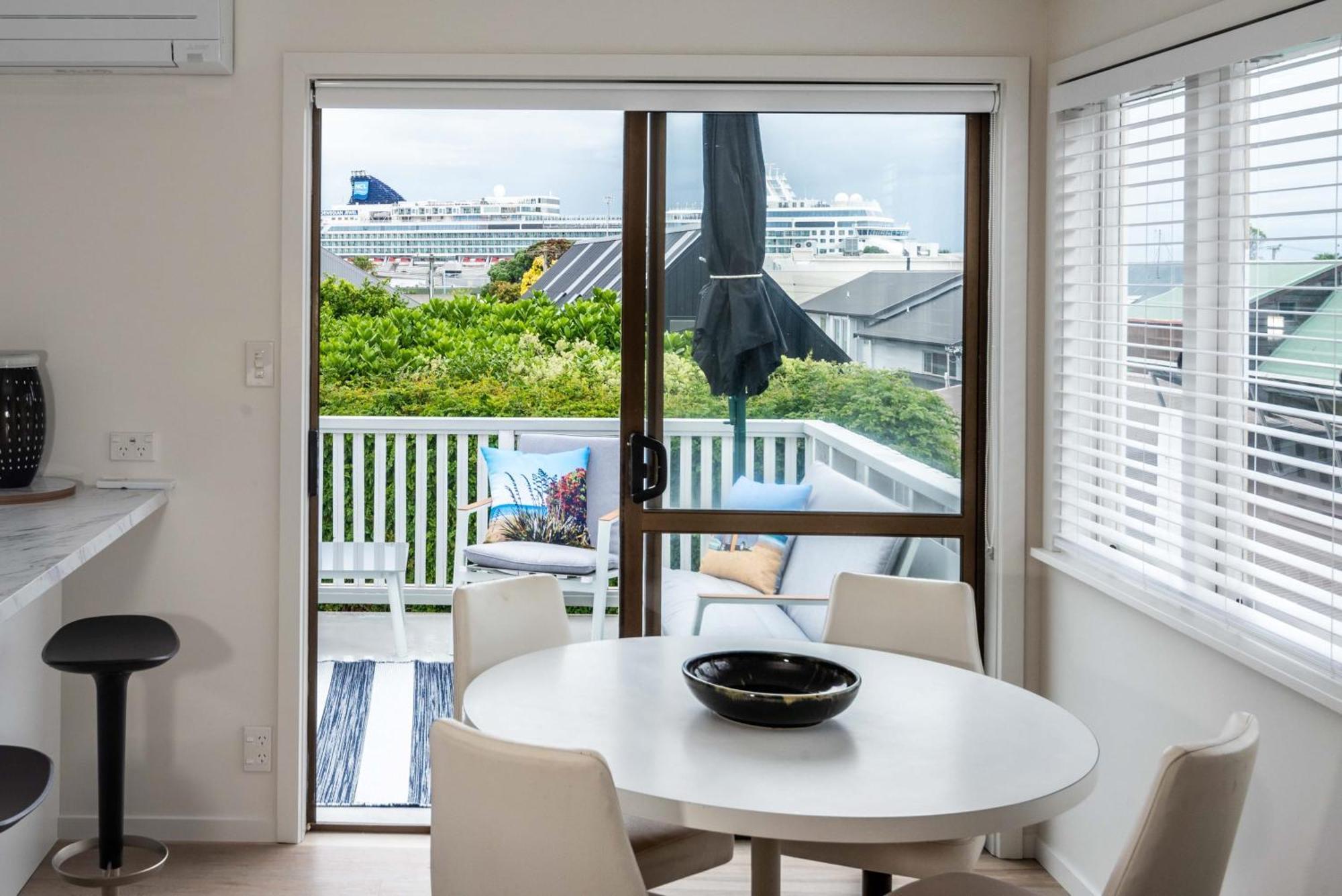 Awesome Beach House On Oceanview Road Маунт-Маунгани Экстерьер фото